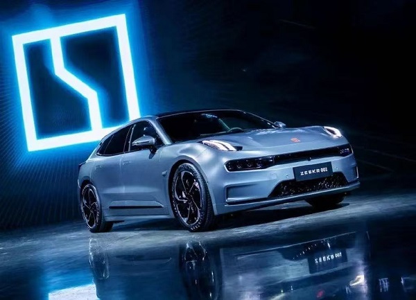 CESko debutetik Desert Victory arte: Zeekr-ek Ekialde Hurbila hartzen du ekaitzarekin