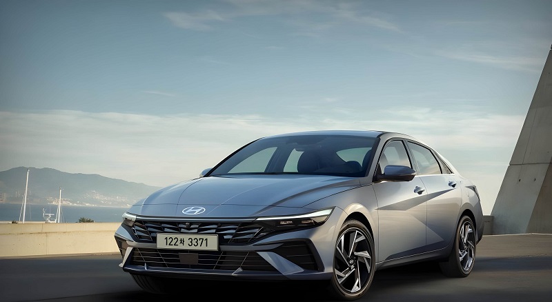 Hyundai Elantra salduena atzerrira bidali zen, produktu orekatuaren indarrak bidaiarien autoen merkatu globala ahalbidetzen du